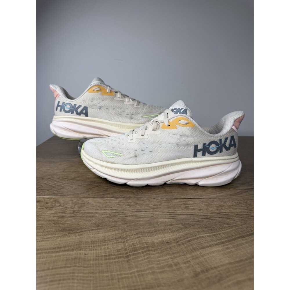 Hoka One One Clifton 9 Women’s Size 8 B Vanilla Astral Sneakers Lace Up Running
